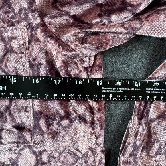 Anthropologie Pilcro The Hadley Top Women's Extra Small Pink Animal Print Velvet - Picture 5 of 9